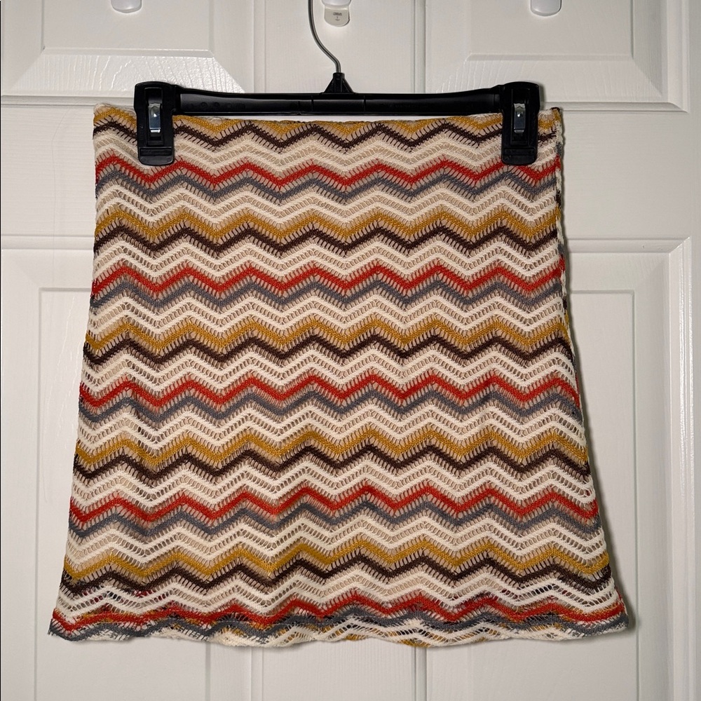 Chevron Patterned Two-Piece Set - Picture 5 of 5